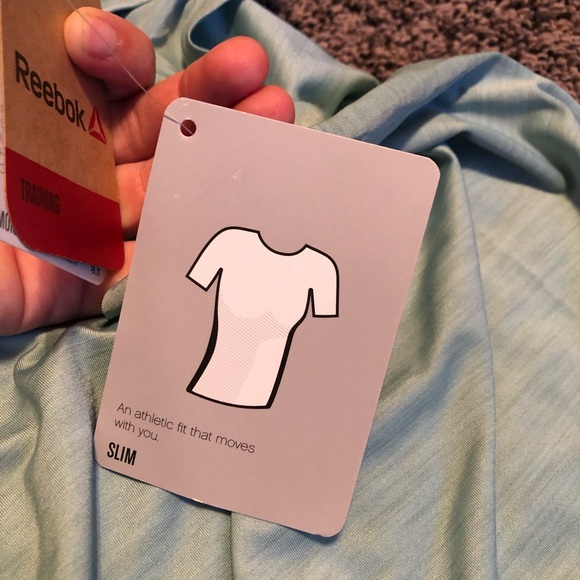 Reebok top - Picture 3 of 4